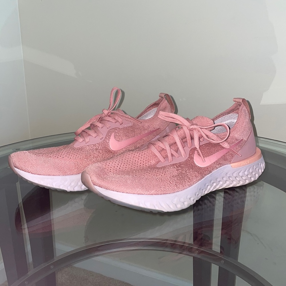 Womens Nike react flyknit running shoe